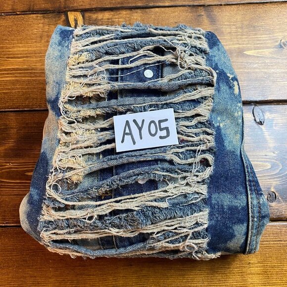 DAZL Distressed Shredded Denim Jean Jacket Patches Size XL Star Lips Girl Gang - Picture 10 of 10